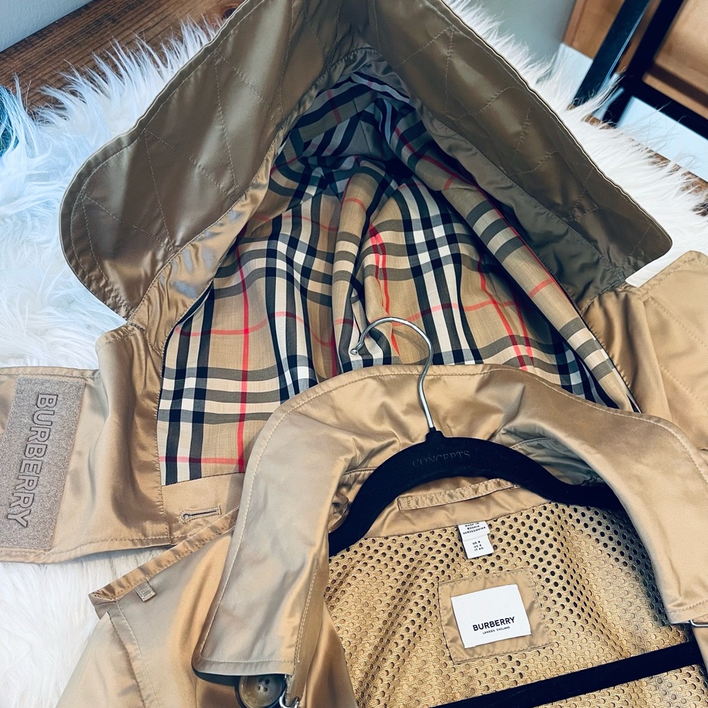 Burberry Silky Tan Belted Raincoat/ Trench Coat - Picture 4 of 16